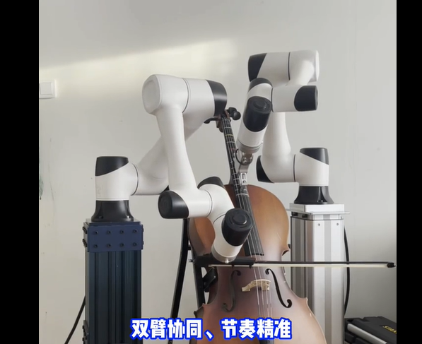 AI機器人,咖啡機器人,X-Trainer,泰國分公司,泰國用戶大會,越疆機器人,越疆,越疆科技,具身智能,產(chǎn)業(yè)聯(lián)盟-演奏拍片搞藝術(shù)，越疆機器人在文藝圈也混得開！