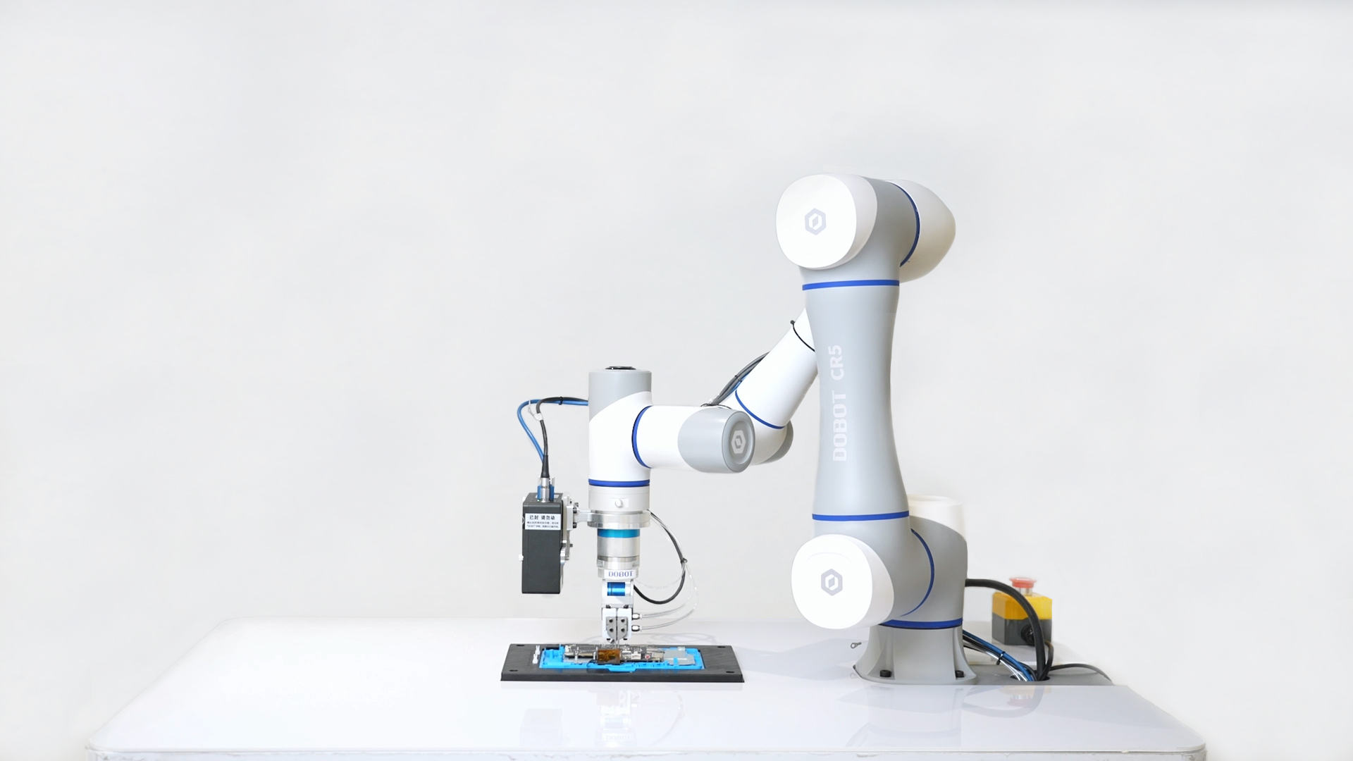 越疆,越疆科技,越疆機器人,越疆官網,dobot,協作機器人,越疆協作機器人,協作機械臂,協作機械手,自動化機械臂,協作機器人品牌,協作機器人制造商,協作機器人研發,具身智能機器人,機械臂,協作機器人,3C制造行業應用,自動化解決方案,生產質量,生產成本,柔性化生產,智能終端生產,全場景精密制造新模式,零部件加工,電子元件精密制造,電容涂膠,功能和外觀檢測、表面貼裝（SMT）